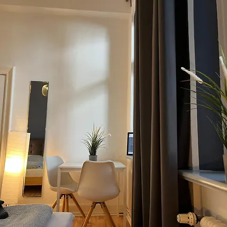 Blue Doors Altstadt Hostel *